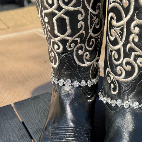 Tony Lama Black and Cream with Rhinestones Heeled Boots - Picture 5 of 9